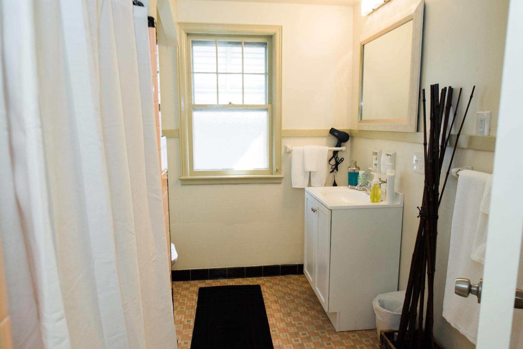 The Little Italy Of Niagara Falls Bed & Breakfast Экстерьер фото
