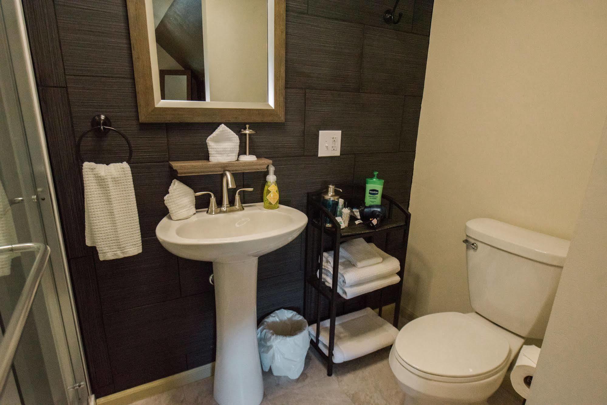 The Little Italy Of Niagara Falls Bed & Breakfast Экстерьер фото